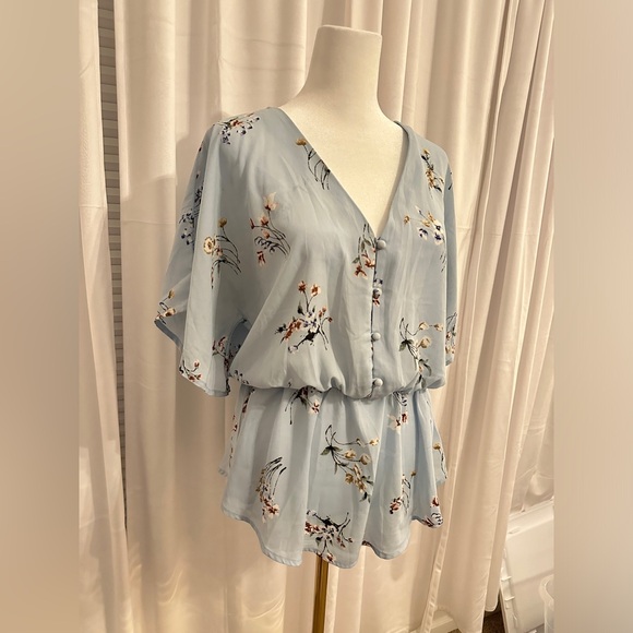 Sienna Sky Baby Blue Floral Buttoned Elastic Waist Flowy Blouse Size Medium - Picture 6 of 6